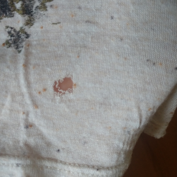 🌼3/$25 Wet Seal flower heart tee - Picture 2 of 3